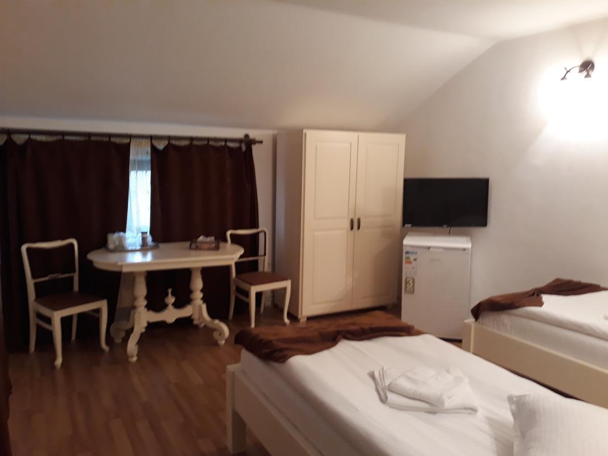 Отель Casa Craiova Nuova Экстерьер фото